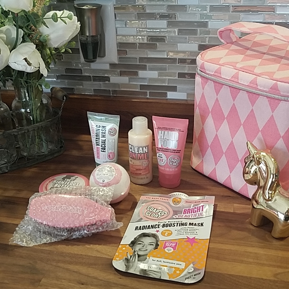 🦄 Host Pick🦄 8 Piece Soap & Glory Bundle w/ Posh Makeup Bag